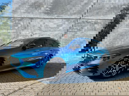 Mercedes CLA 180 Shooting Brake AMG Line | Panoramisch Dak | Head-Up Display | Memory Zetels | 360° Parkeetpakket | Smartphone Integratie | Verwarmde Zetels | Widescreen |