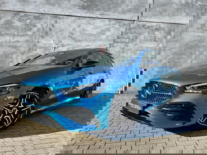 Mercedes CLA 180 Shooting Brake AMG Line | Panoramisch Dak | Head-Up Display | Memory Zetels | 360° Parkeetpakket | Smartphone Integratie | Verwarmde Zetels | Widescreen |