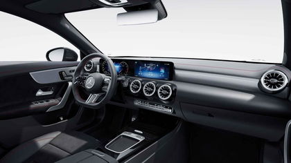 Mercedes CLA 180 Shooting Brake AMG Line | Panoramisch Dak | Head-Up Display | 360° Parkeerpakket | Memory Zetels | Verwarmde Zetels | Smartphone Integratie | Widescreen |