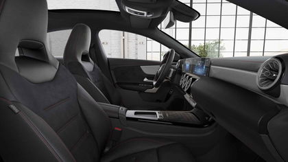 Mercedes CLA 180 Coupé AMG Line | Panoramisch Dak | Head-Up Display | Memory Zetels | 360° Parkeerpakket | Nightpack | Verwarmde Zetels | Smartphone Integratie | Widescreen |