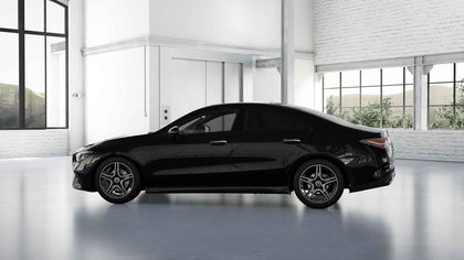 Mercedes CLA 180 Coupé AMG Line | Panoramisch Dak | Head-Up Display | Memory Zetels | 360° Parkeerpakket | Nightpack | Verwarmde Zetels | Smartphone Integratie | Widescreen |