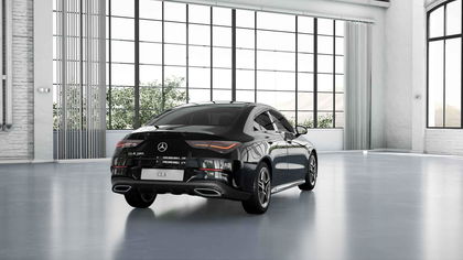 Mercedes CLA 180 Coupé AMG Line | Panoramisch Dak | Head-Up Display | Memory Zetels | 360° Parkeerpakket | Nightpack | Verwarmde Zetels | Smartphone Integratie | Widescreen |