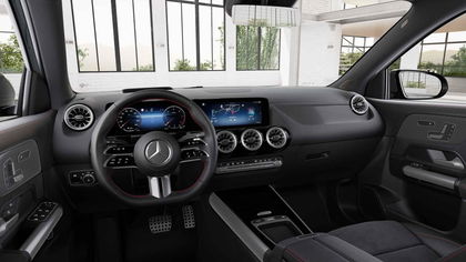Mercedes GLA 180 D AMG Line | Panoramisch Dak | Head-Up Display | 360° Parkeerpakket | Memory Zetels | Smartphone Integratie | Widescreen | Verwarmde Zetels |