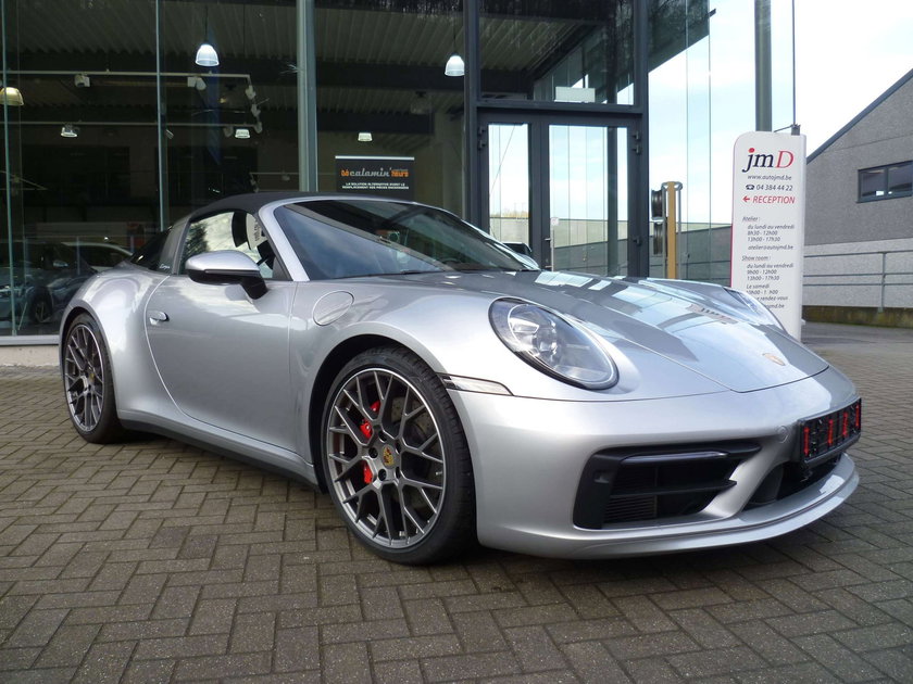 Porsche 911 CARRERA